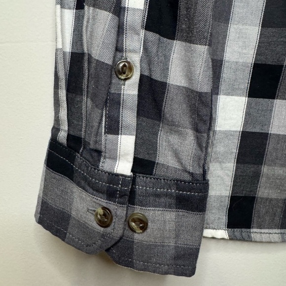 The North Face Men's Black and White Cumberland Plaid Button Down Shirt - Picture 7 of 7